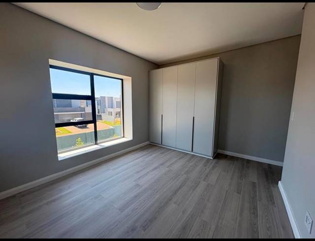 4 BEDROOM HOUSE FOR SALE IN MIDSTREAM HEIGHTS